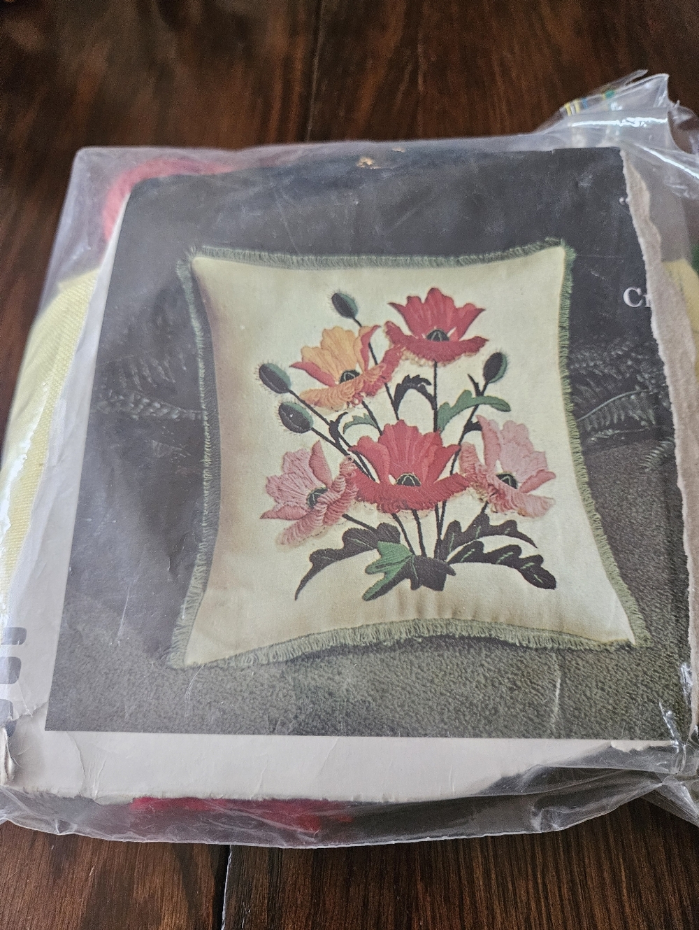 LeeWards Crewel Pillow Kit Opened Iceland Poppies 1972